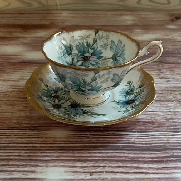 Royal Albert Bone China Tea Cup and Saucer with Blue Floral Design and Gold Trim - Picture 1 of 10
